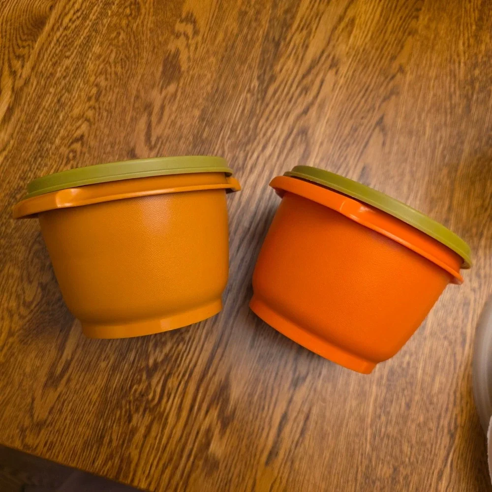 Vintage Tupperware Servalier Bowls 20 oz‎ Orange Mustard Sunburst Lids Set of 2